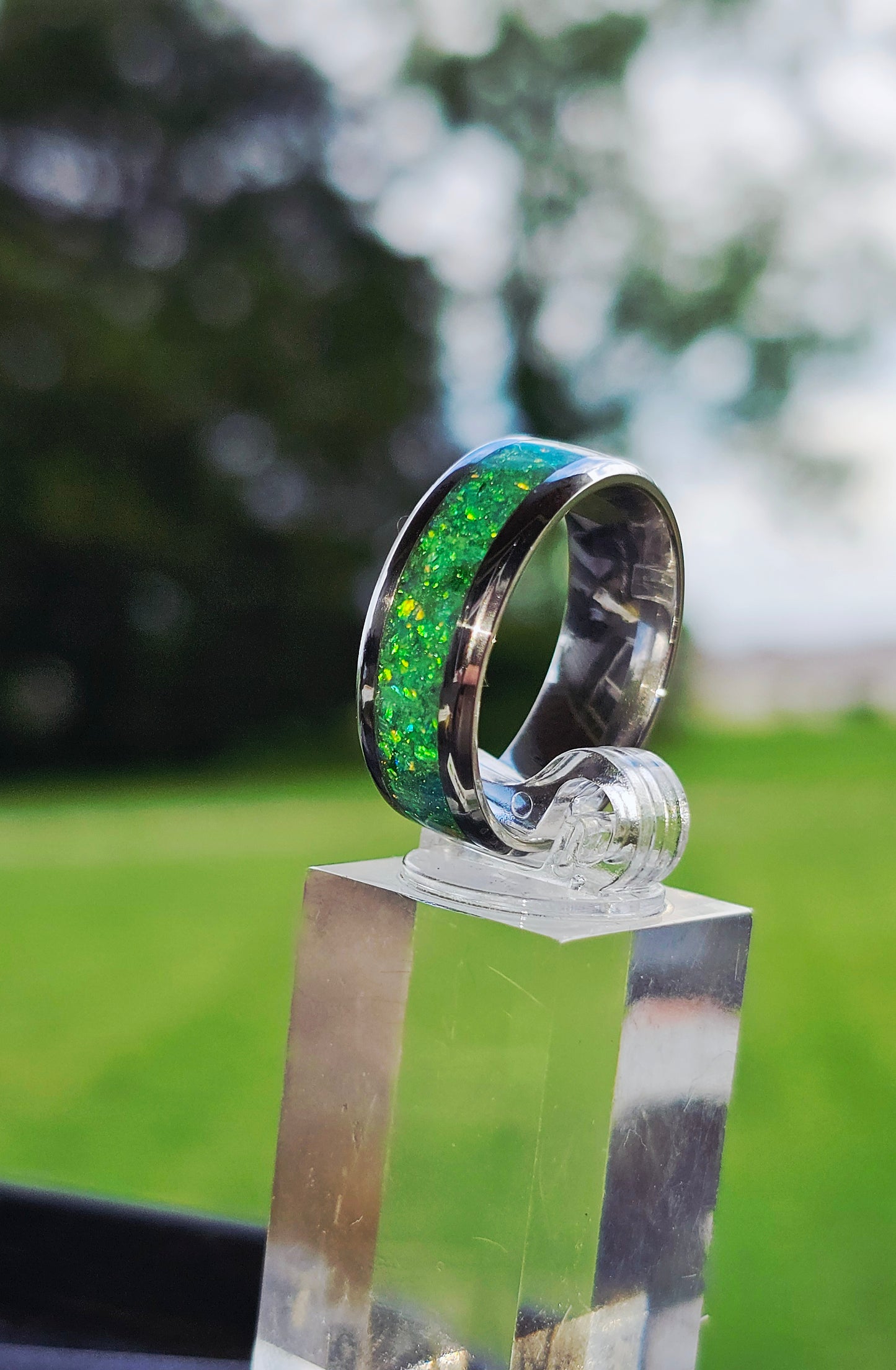 Evergreen Ring – Rugged Elegance with Emerald-Toned Woodland Inlay
