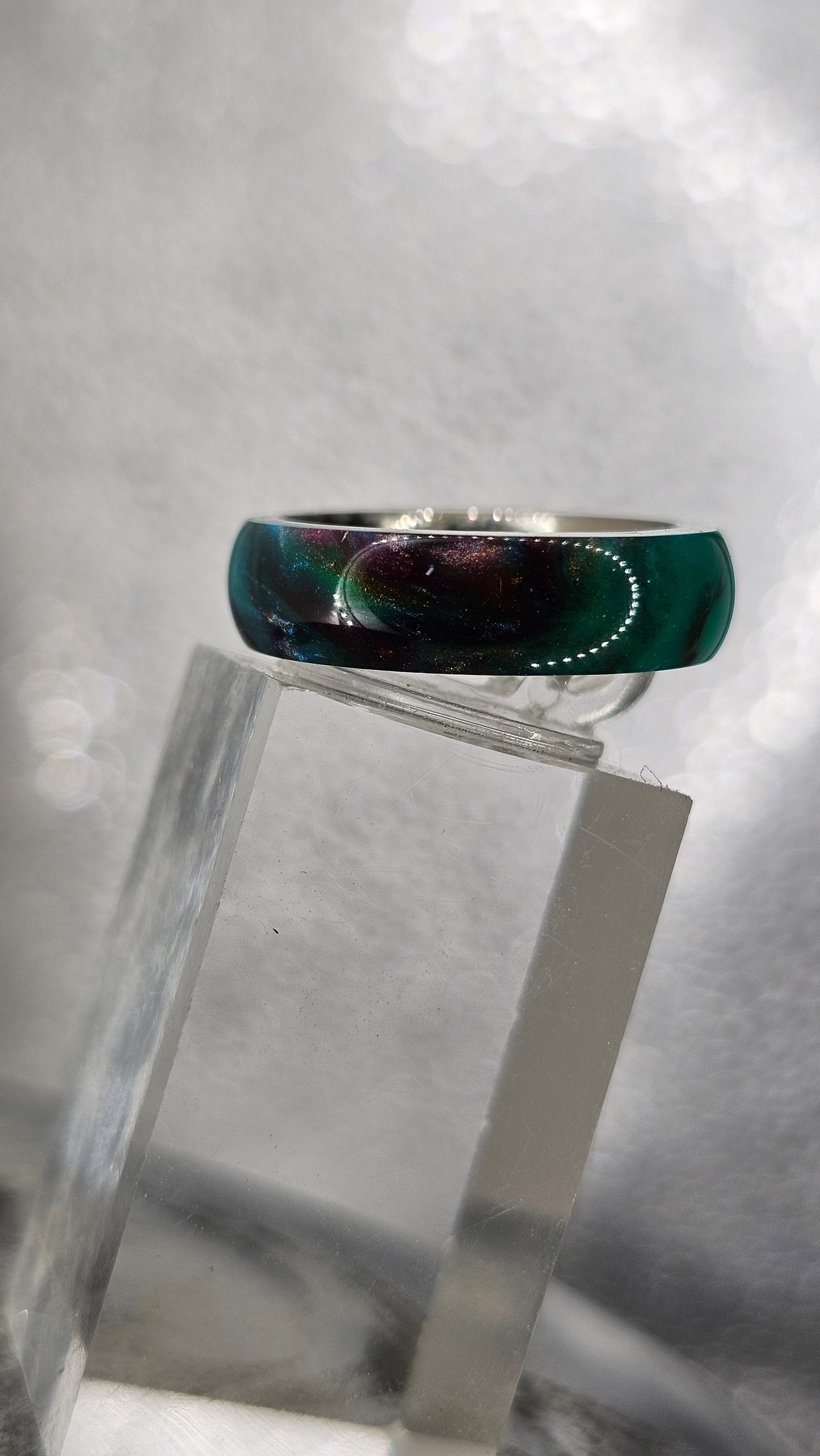 Prism Forge – Color-Shift Ring with Cosmic Texture