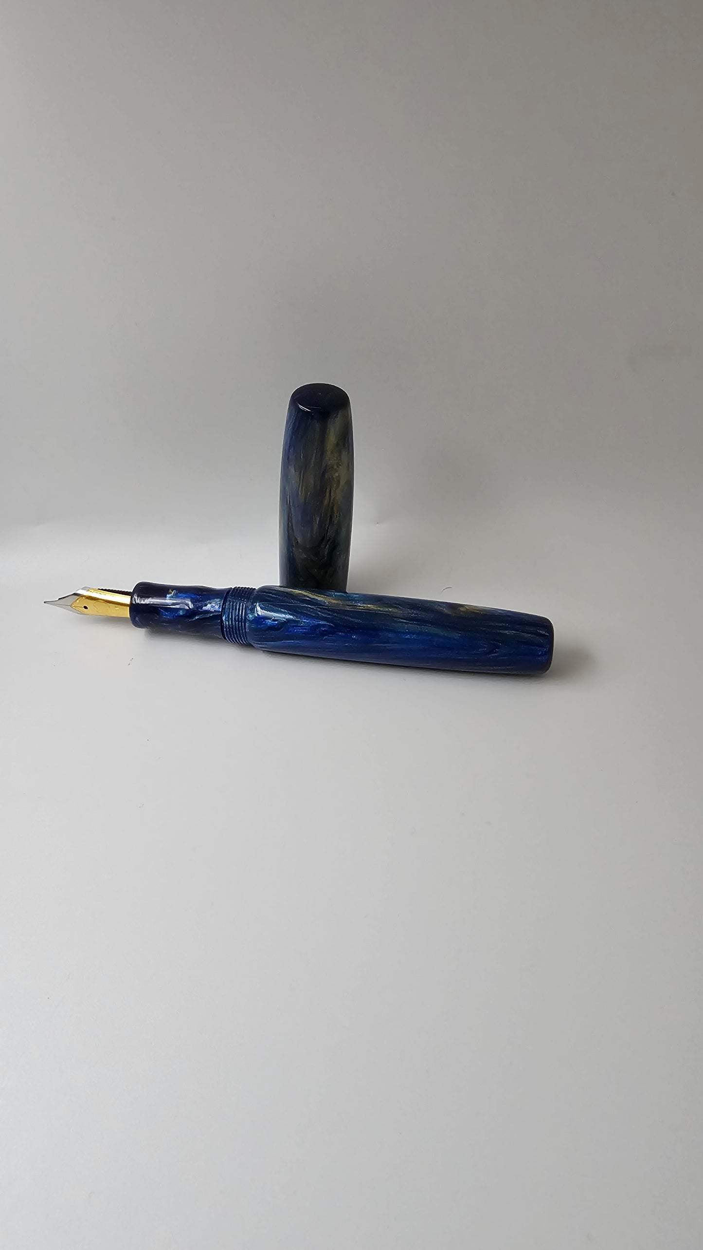 Oceanstone Quill – Luxury Fountain Pen with Gold Accent Nib