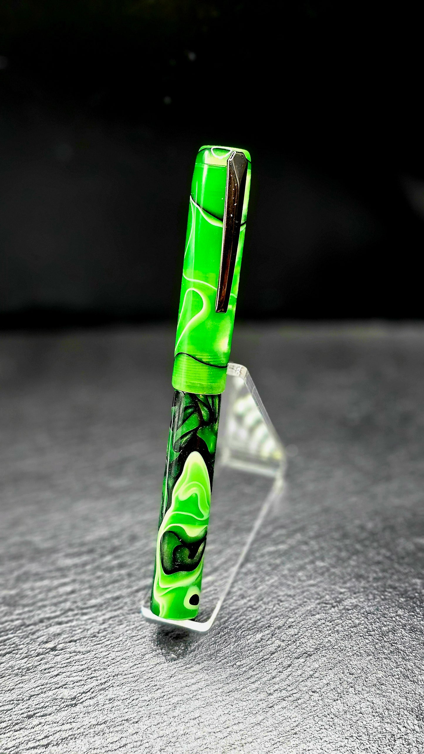 Artisan Emerald Foutain Pen – Silver & Gold Accent Nib, Bold Resin Swirl Design