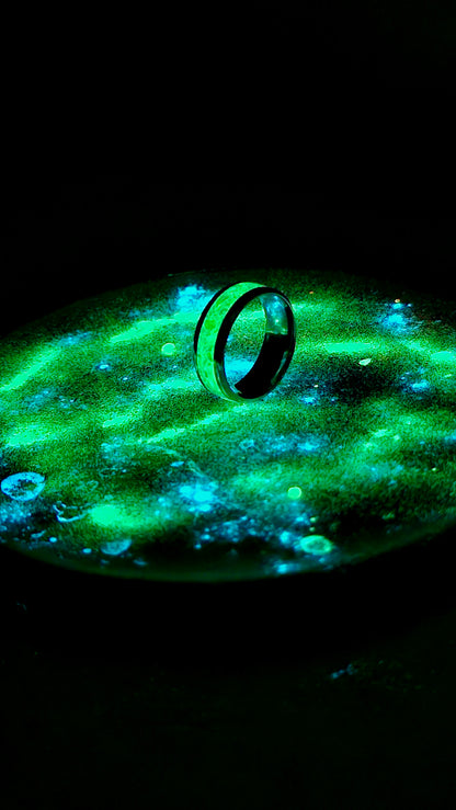 Evergreen Ring – Rugged Elegance with Emerald-Toned Woodland Inlay