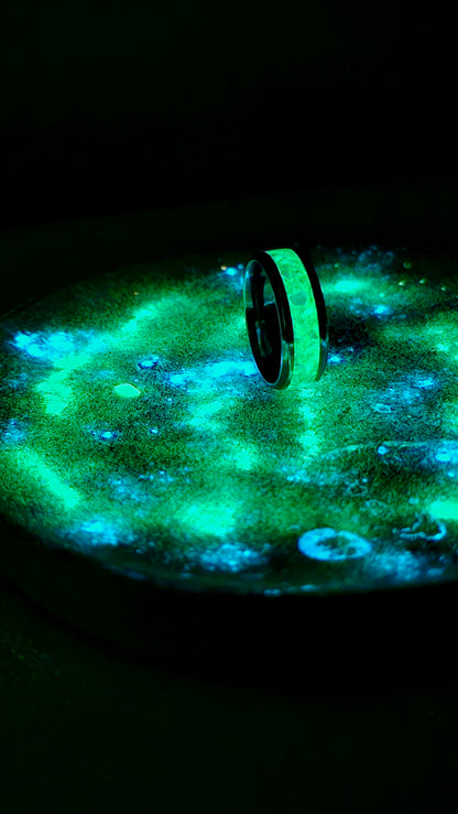 Evergreen Ring – Rugged Elegance with Emerald-Toned Woodland Inlay