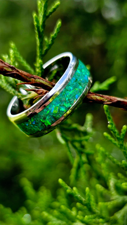Evergreen Ring – Rugged Elegance with Emerald-Toned Woodland Inlay