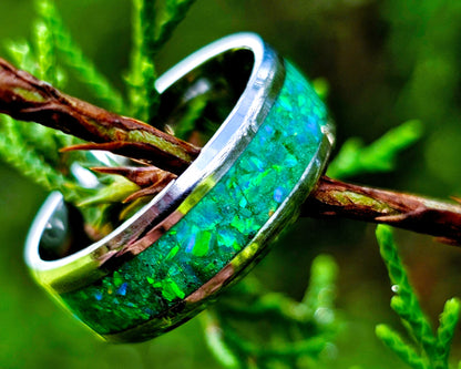 Evergreen Ring – Rugged Elegance with Emerald-Toned Woodland Inlay