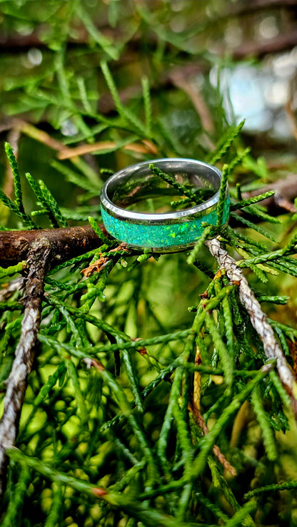 Evergreen Ring – Rugged Elegance with Emerald-Toned Woodland Inlay