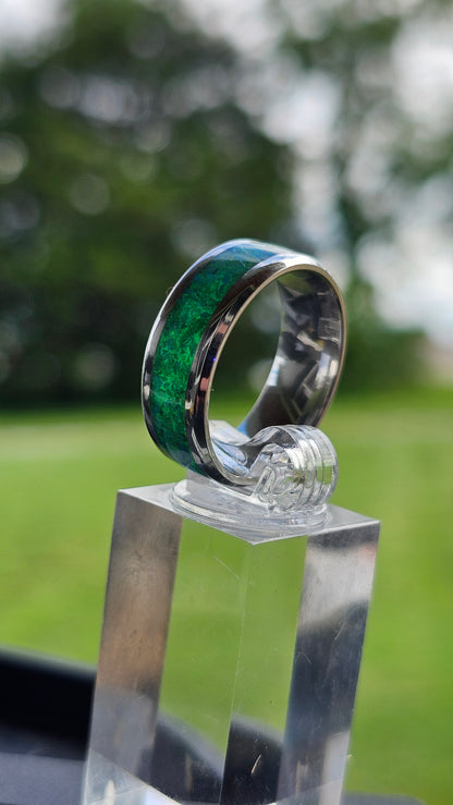 Evergreen Ring – Rugged Elegance with Emerald-Toned Woodland Inlay