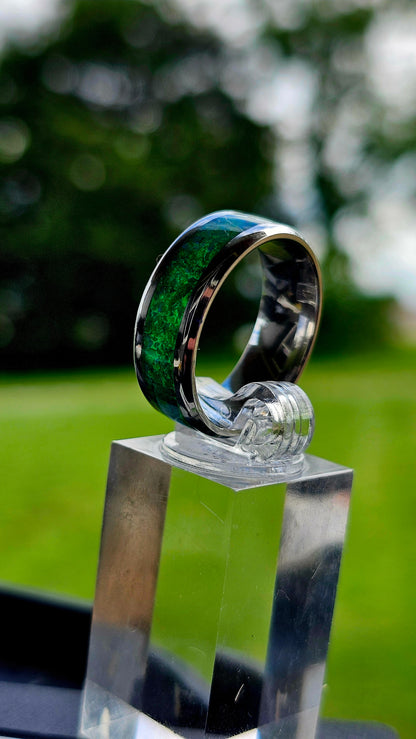Evergreen Ring – Rugged Elegance with Emerald-Toned Woodland Inlay