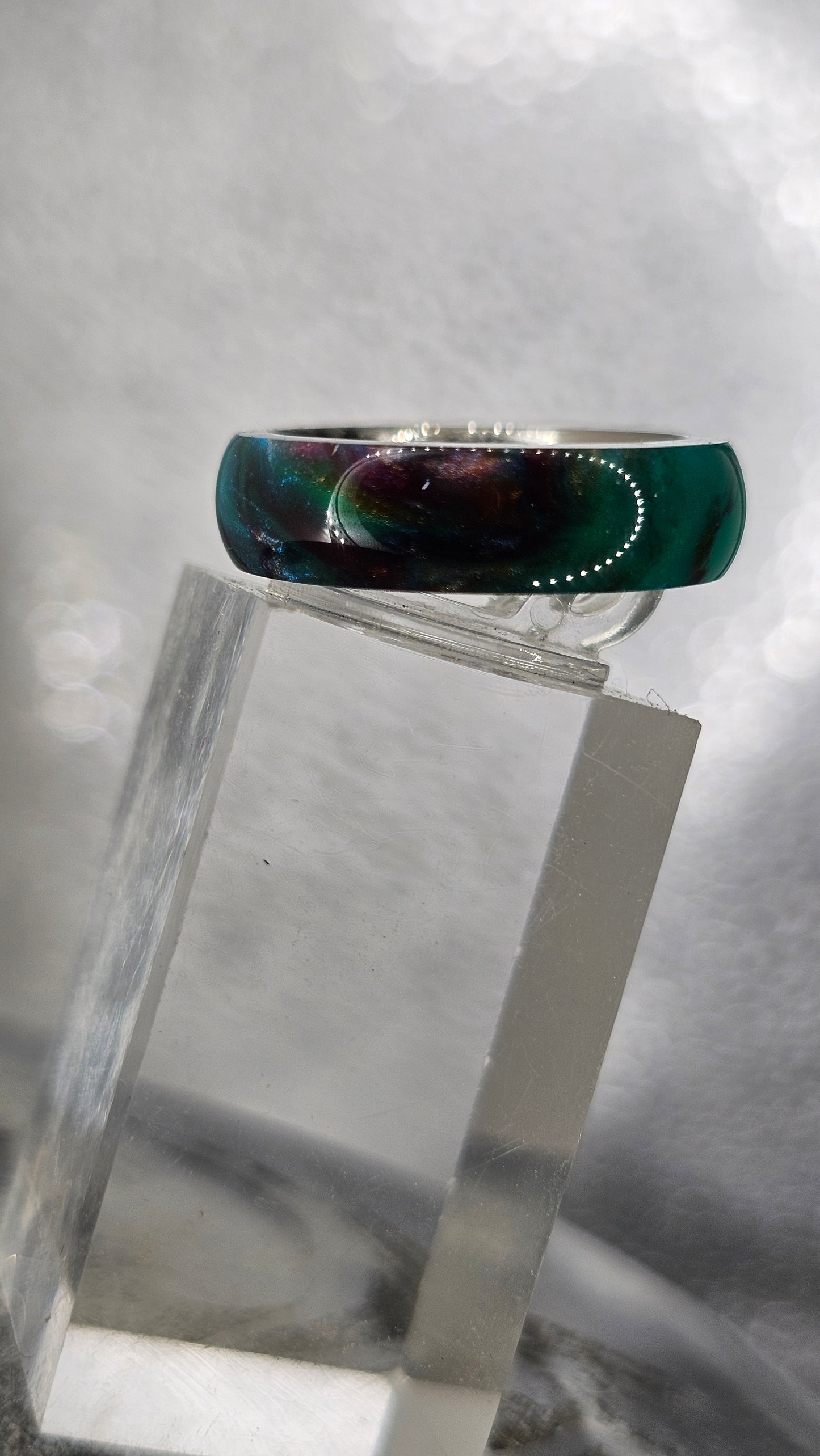 Prism Forge – Color-Shift Ring with Cosmic Texture