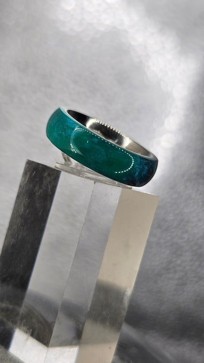 Prism Forge – Color-Shift Ring with Cosmic Texture