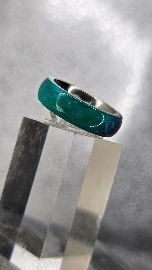 Prism Forge – Color-Shift Ring with Cosmic Texture