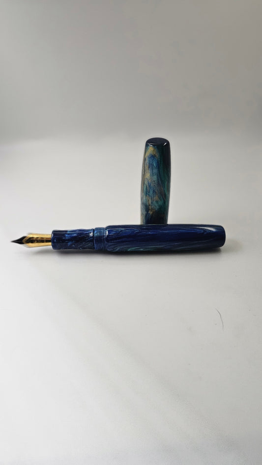 Oceanstone Quill – Luxury Fountain Pen with Gold Accent Nib