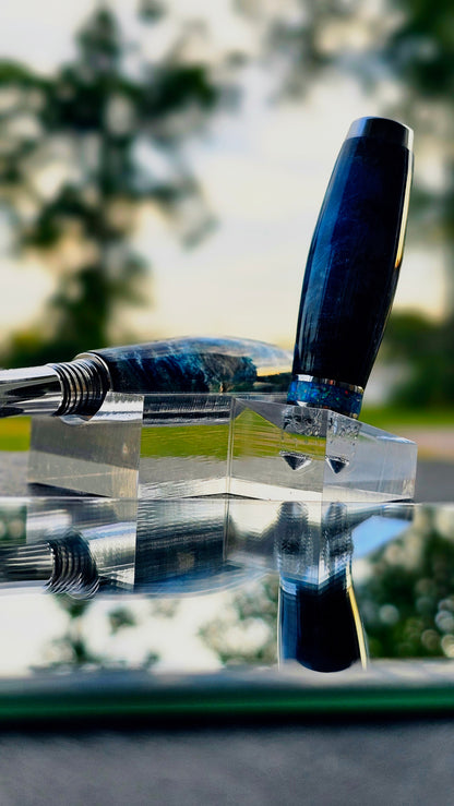 One Of a Kind Handmade Fountain pen with Hand-Poured Resin and a Custom-made Collar