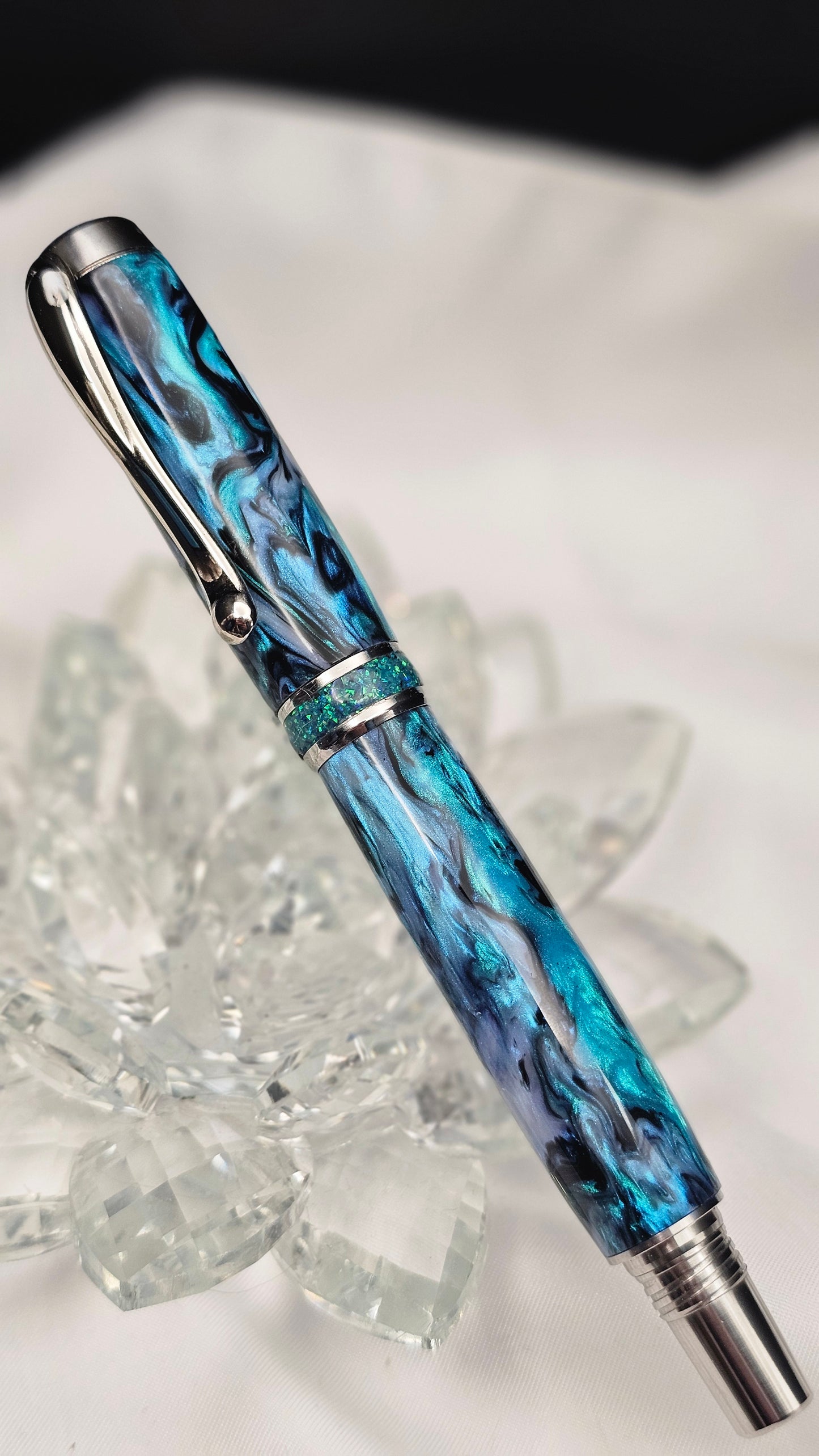 𝒯𝒾𝒹𝒶𝓁 𝒮𝓊𝓇𝒻 One of a kind fountain or roller ball pen