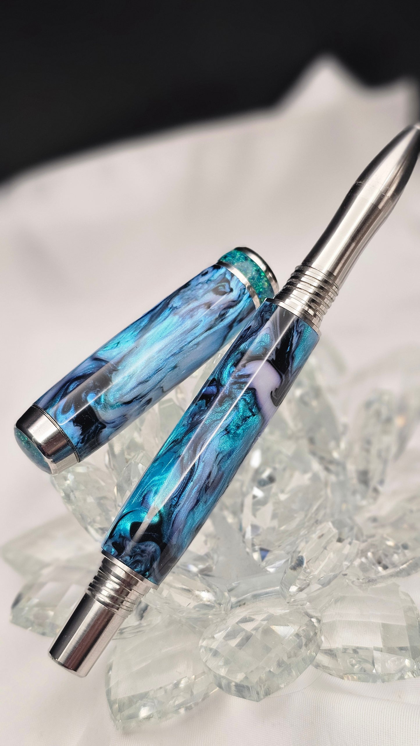 𝒯𝒾𝒹𝒶𝓁 𝒮𝓊𝓇𝒻 One of a kind fountain or roller ball pen