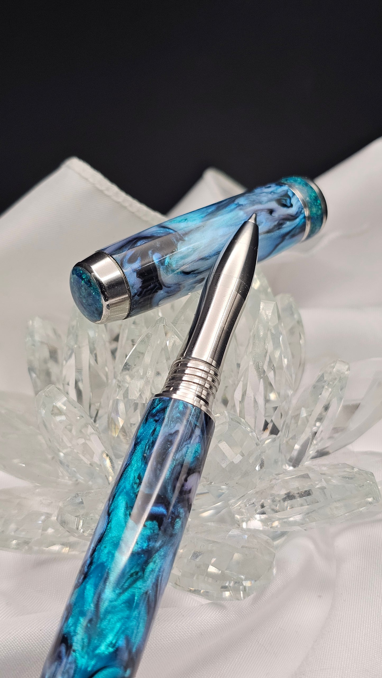 𝒯𝒾𝒹𝒶𝓁 𝒮𝓊𝓇𝒻 One of a kind fountain or roller ball pen