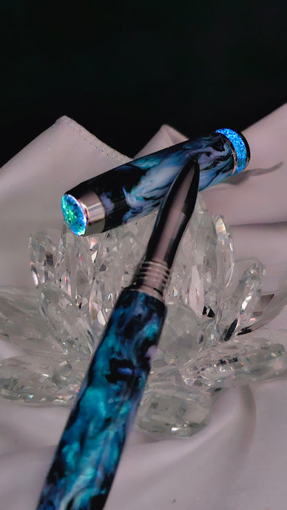 𝒯𝒾𝒹𝒶𝓁 𝒮𝓊𝓇𝒻 One of a kind fountain or roller ball pen