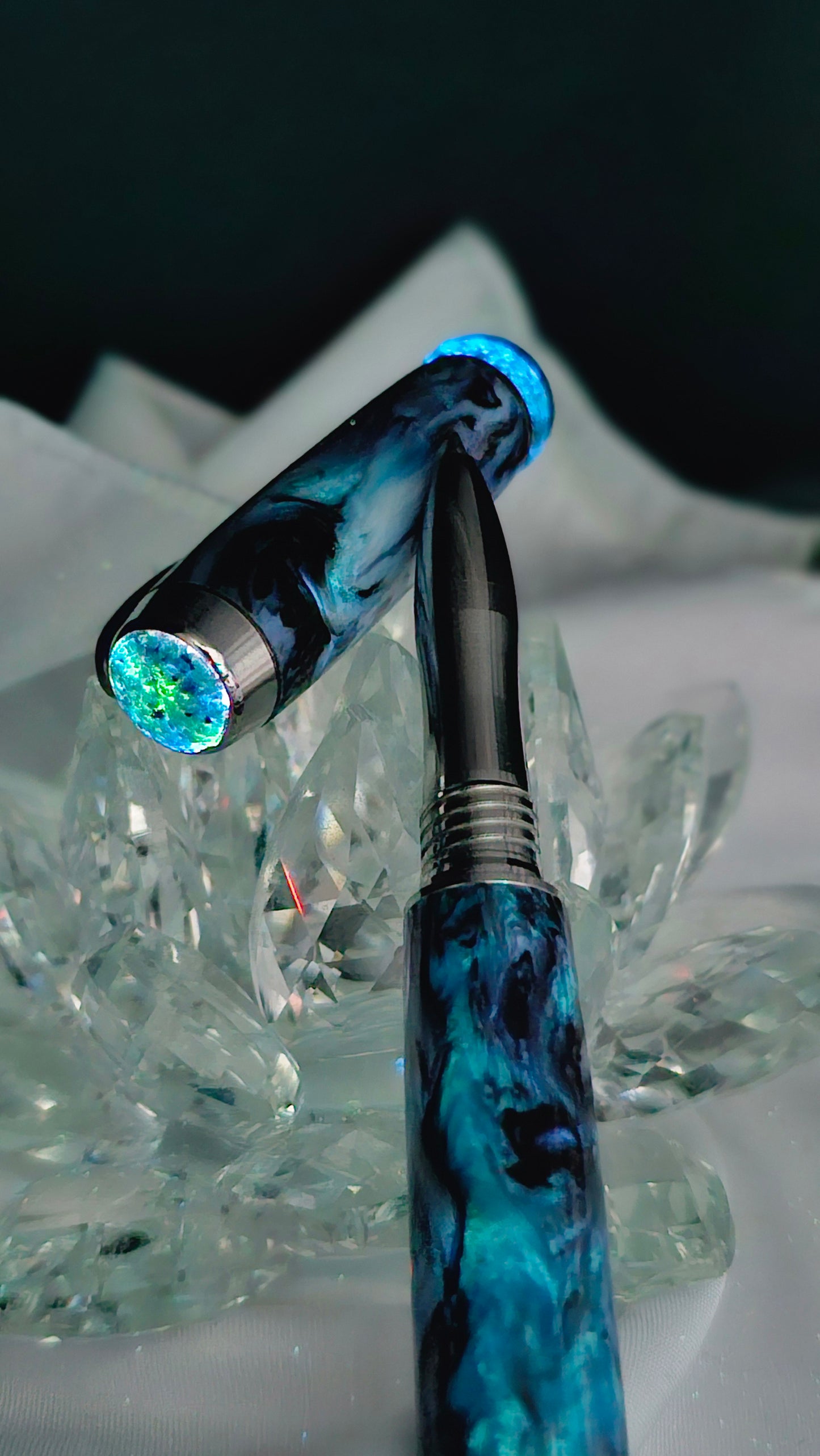 𝒯𝒾𝒹𝒶𝓁 𝒮𝓊𝓇𝒻 One of a kind fountain or roller ball pen