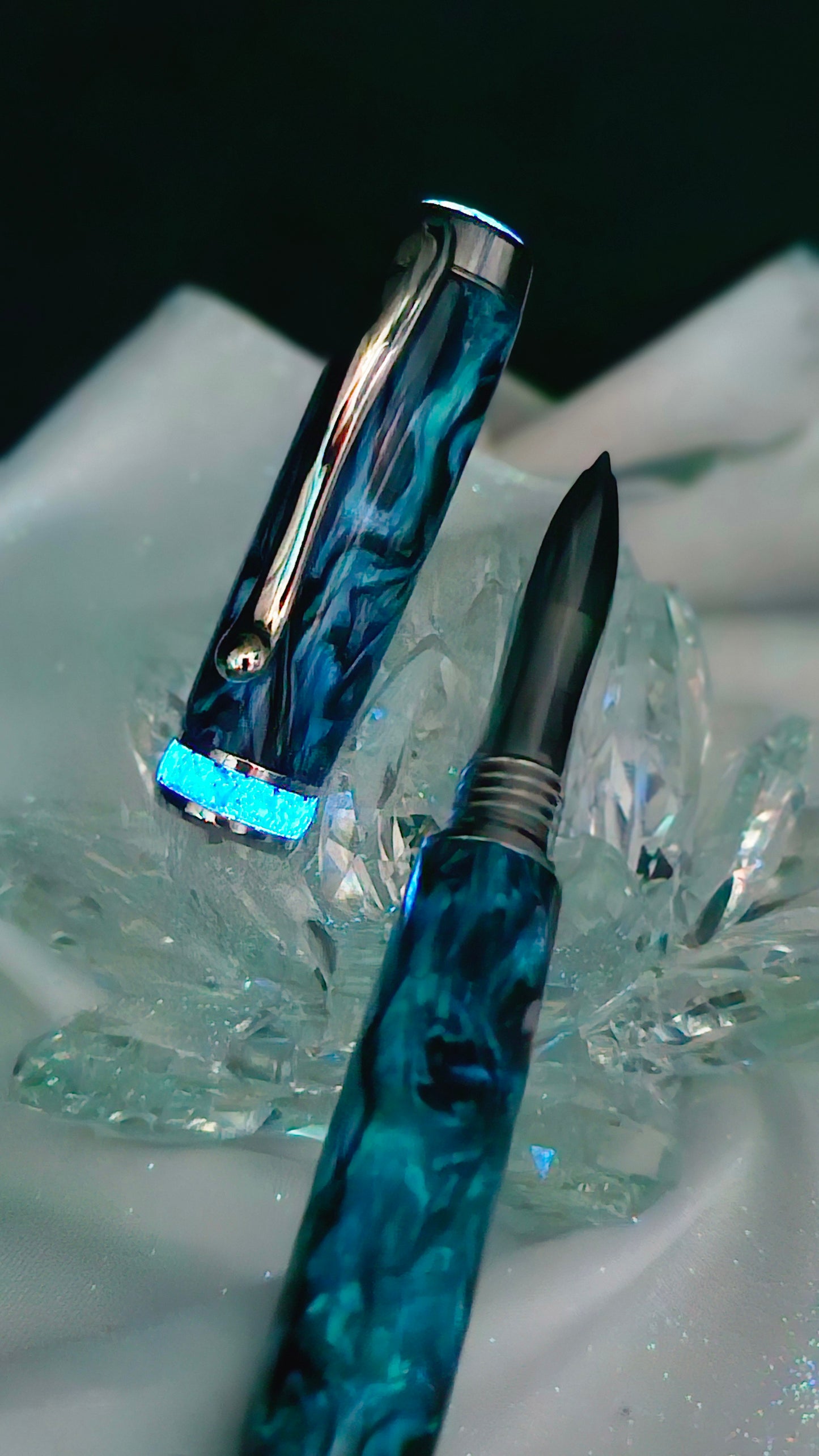 𝒯𝒾𝒹𝒶𝓁 𝒮𝓊𝓇𝒻 One of a kind fountain or roller ball pen
