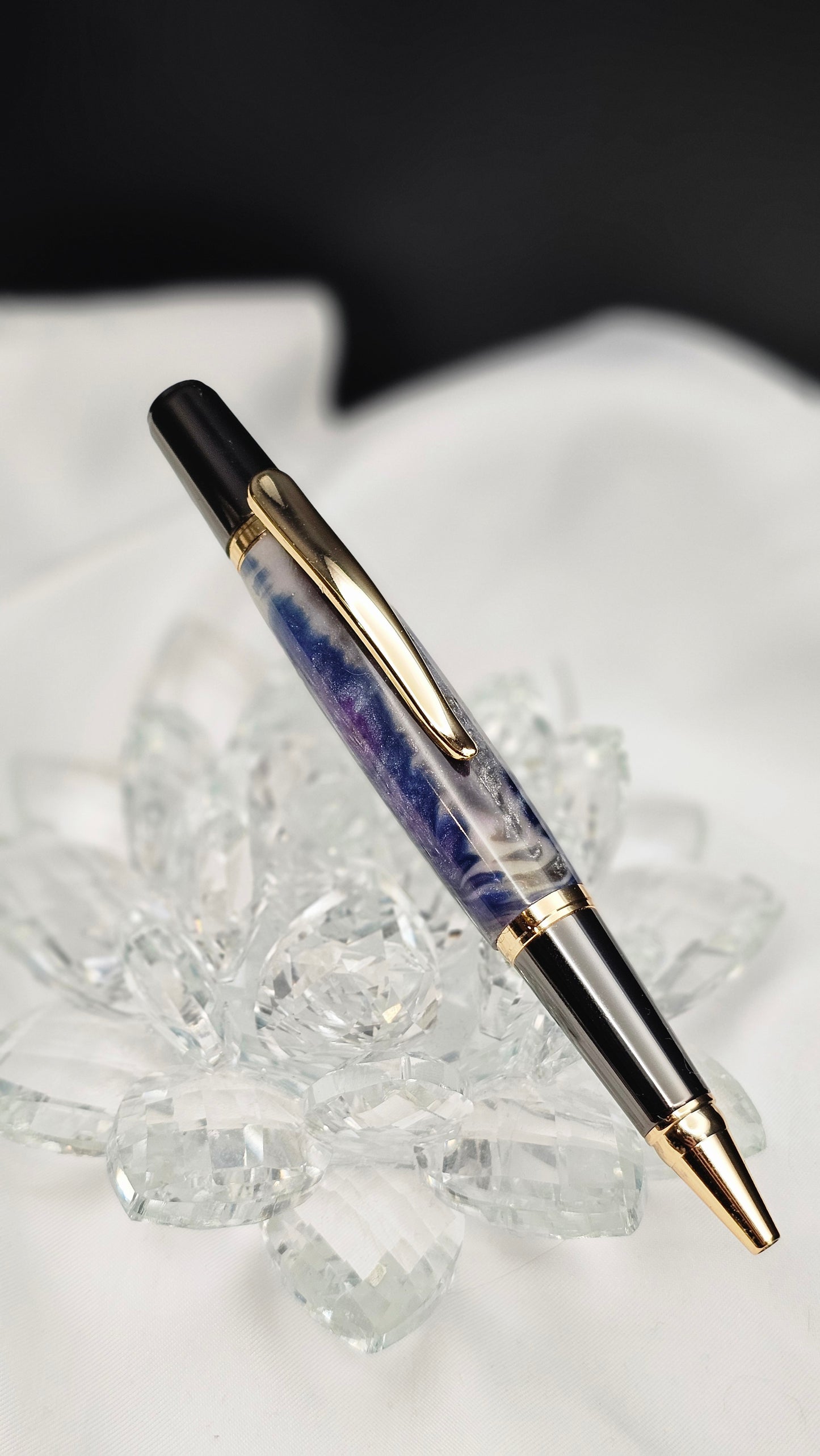 Hand-poured resin Twist pen