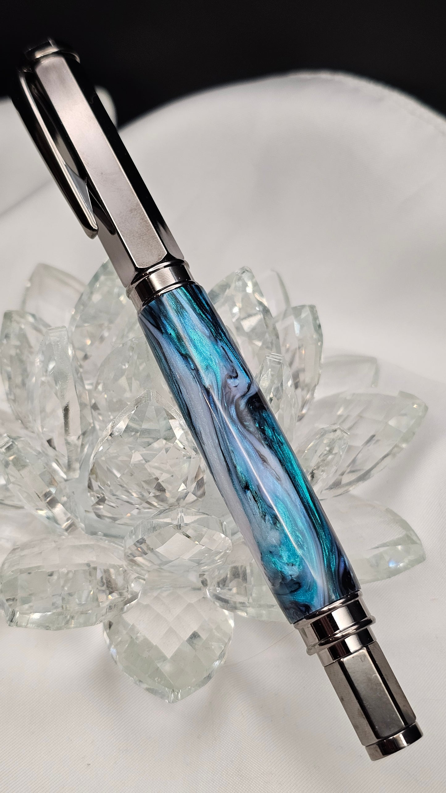Hand-poured Resin Vertex Fountain pen