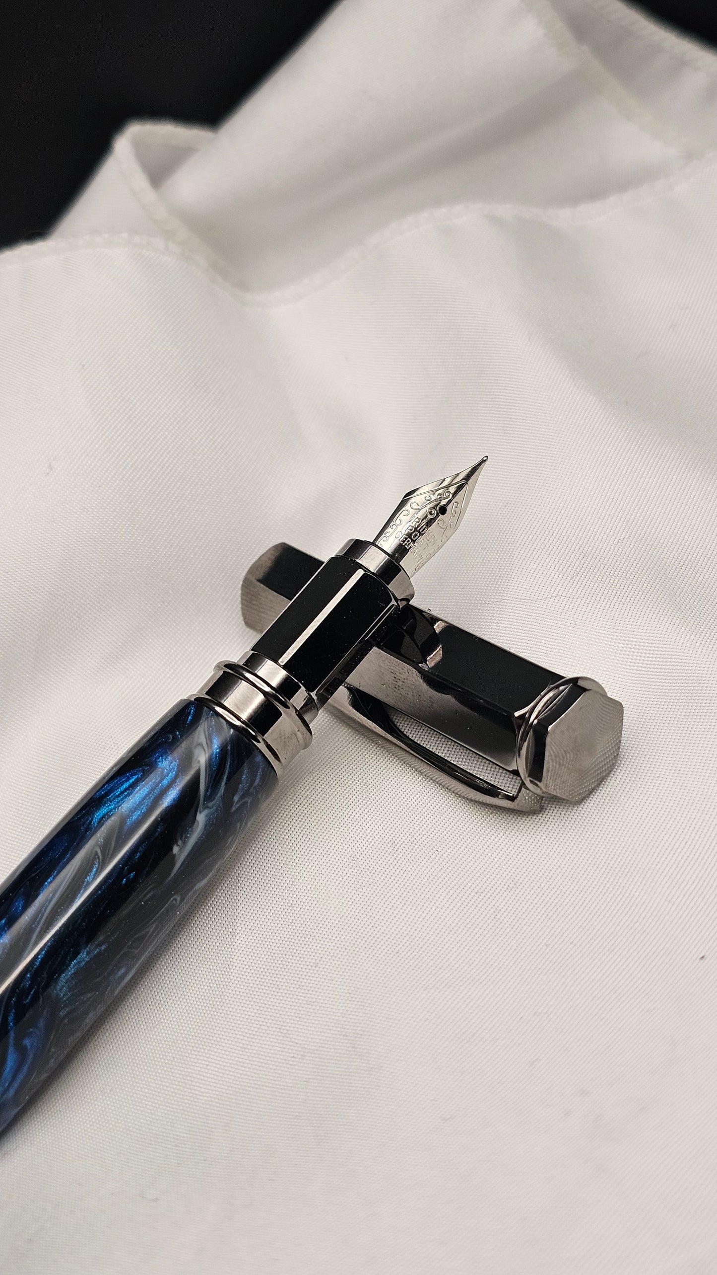 Hand-poured Resin Vertex Fountain pen