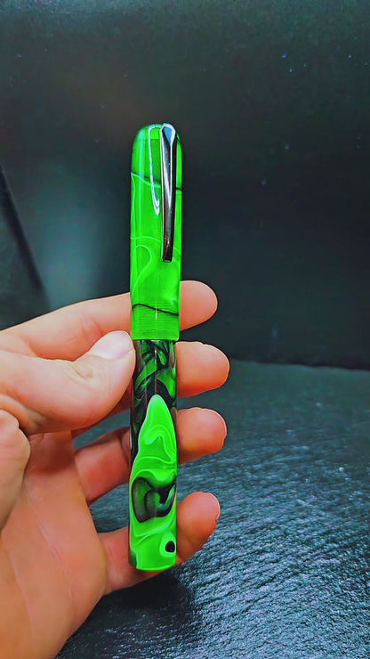 Artisan Emerald Foutain Pen – Silver & Gold Accent Nib, Bold Resin Swirl Design