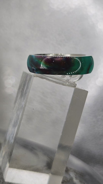 Prism Forge – Color-Shift Ring with Cosmic Texture